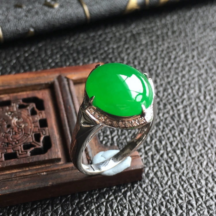 (超值推荐)糯冰种正阳绿镶白金钻石戒指