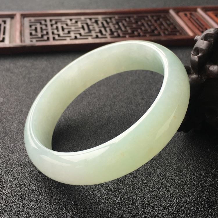 (超值推荐)糯冰种晴水手镯(59mm)