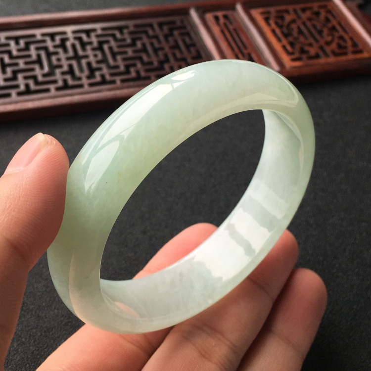 (超值推荐)糯冰种晴水手镯(59mm)