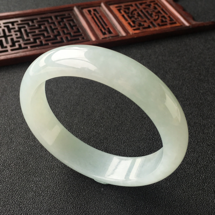 (超值推荐)糯冰种晴水手镯(58.8mm)