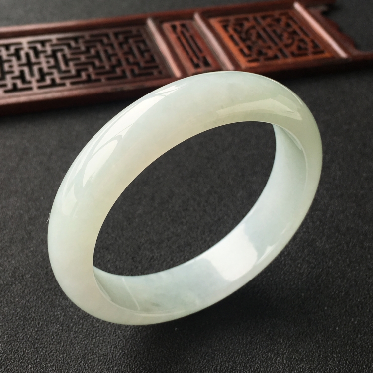 (超值推荐)糯冰种晴水手镯(58.8mm)