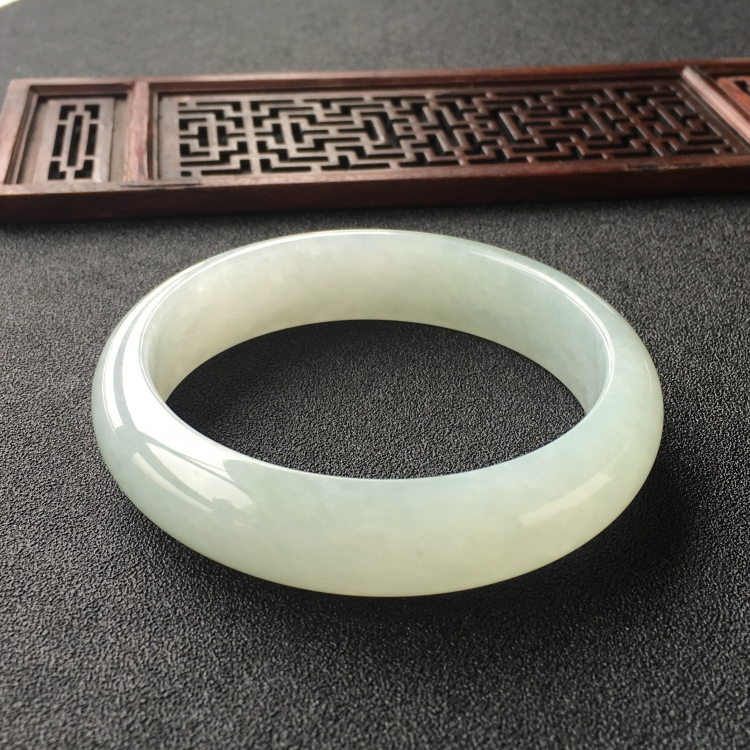 (超值推荐)糯冰种晴水手镯(58.8mm)