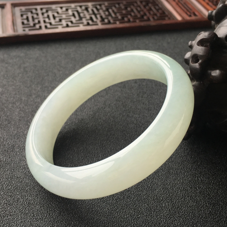 (超值推荐)糯冰种晴水手镯(58.8mm)