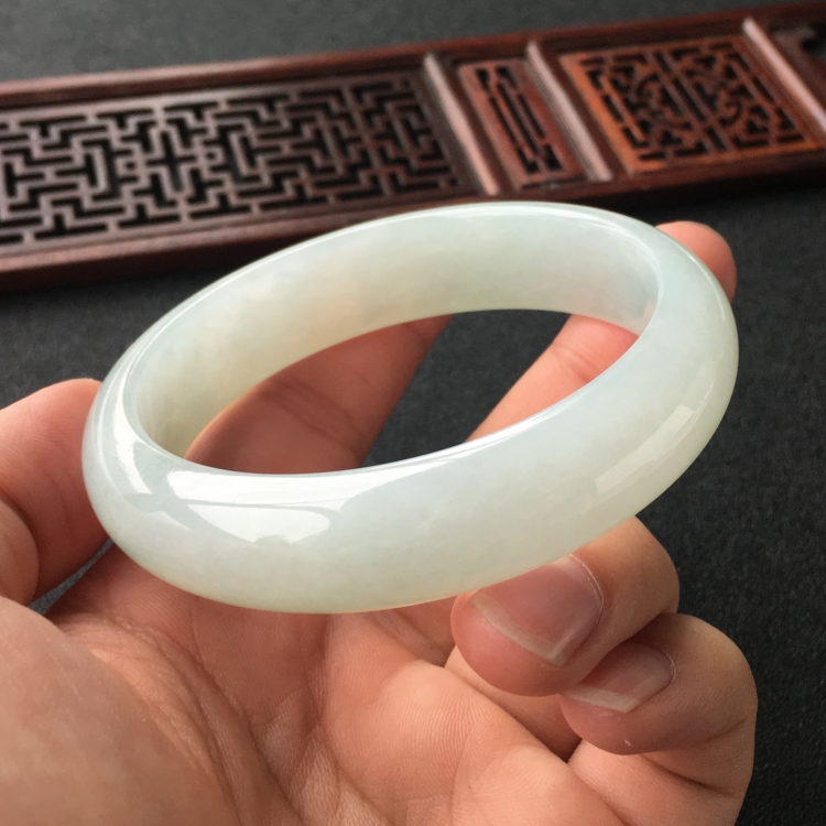 (超值推荐)糯冰种晴水手镯(58.8mm)