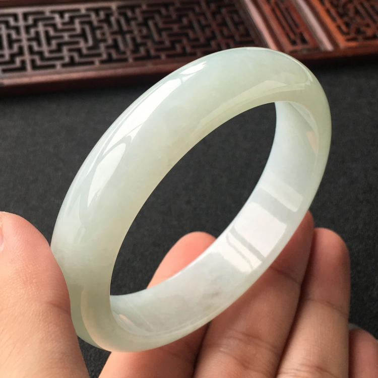 (超值推荐)糯冰种晴水手镯(58.8mm)