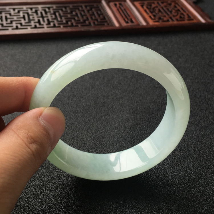 (超值推荐)糯冰种晴水手镯(56.7mm)