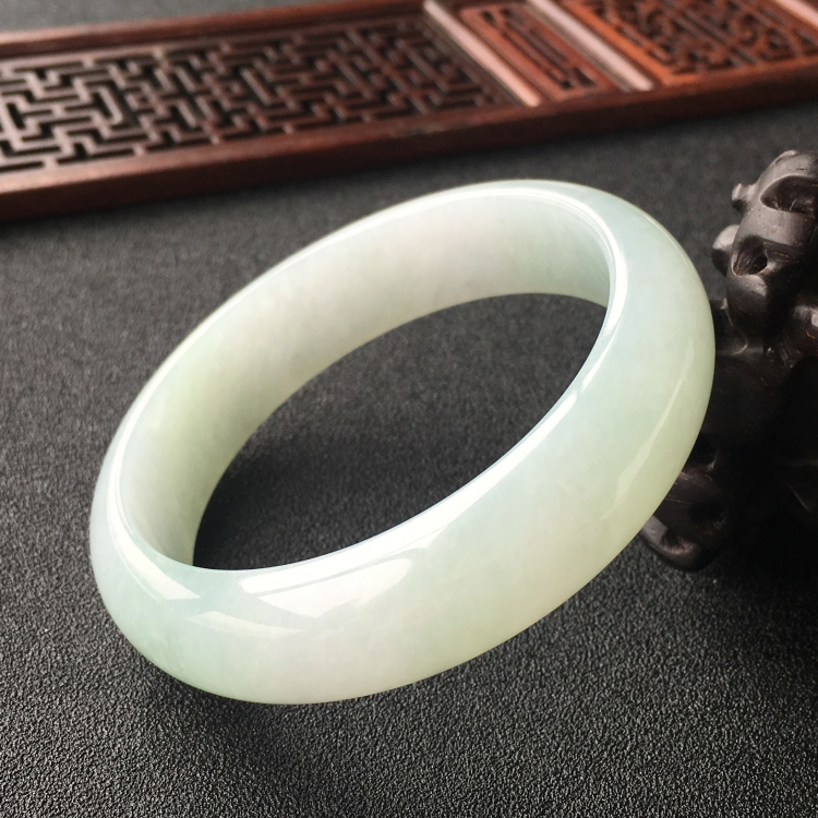(超值推荐)糯冰种晴水手镯(56.7mm)