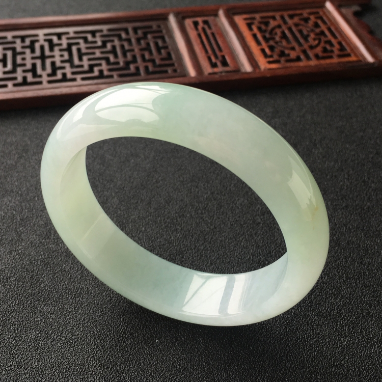 (超值推荐)糯冰种晴水手镯(56.7mm)