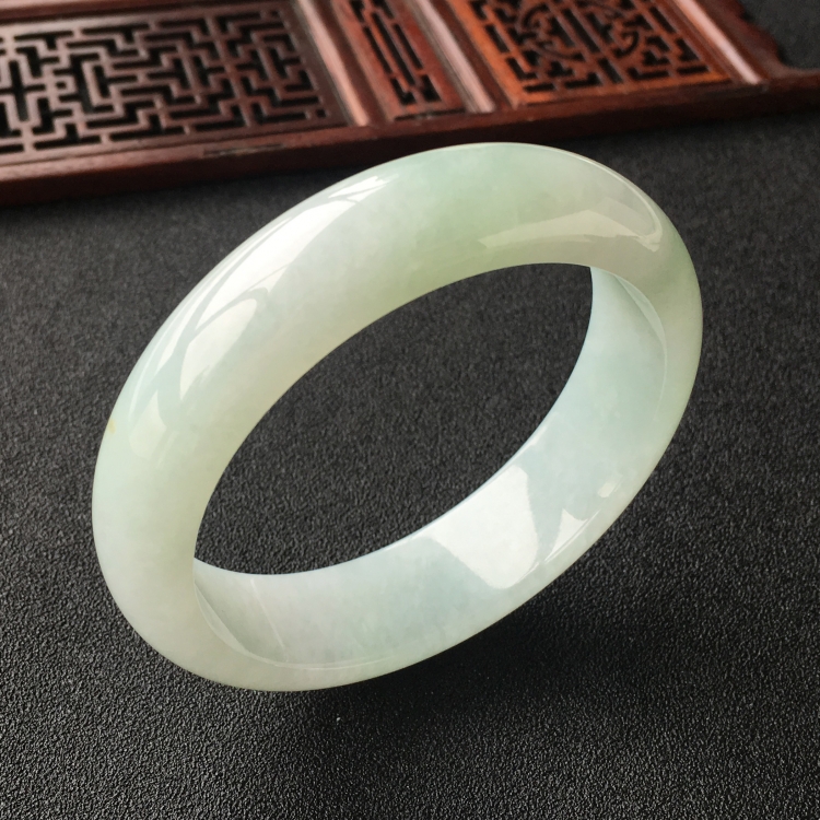 (超值推荐)糯冰种晴水手镯(56.7mm)