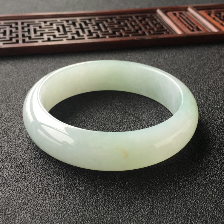 (超值推荐)糯冰种晴水手镯(56.7mm)