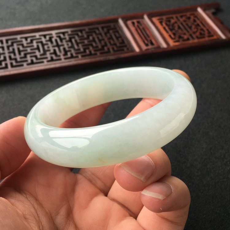 (超值推荐)糯冰种晴水手镯(56.7mm)