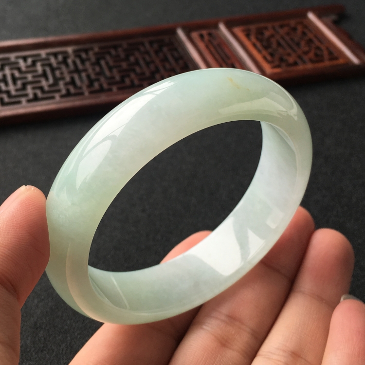 (超值推荐)糯冰种晴水手镯(56.7mm)
