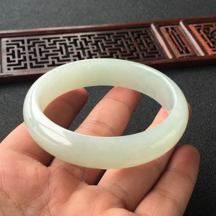 (超值推荐)糯冰种晴水手镯(57.6mm)