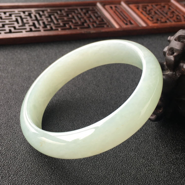(超值推荐)糯冰种晴水手镯(57.6mm)