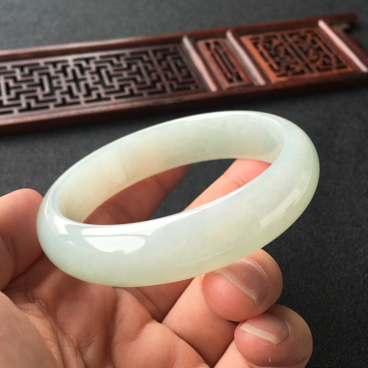 (超值推荐)糯冰种晴水手镯(57.6mm)