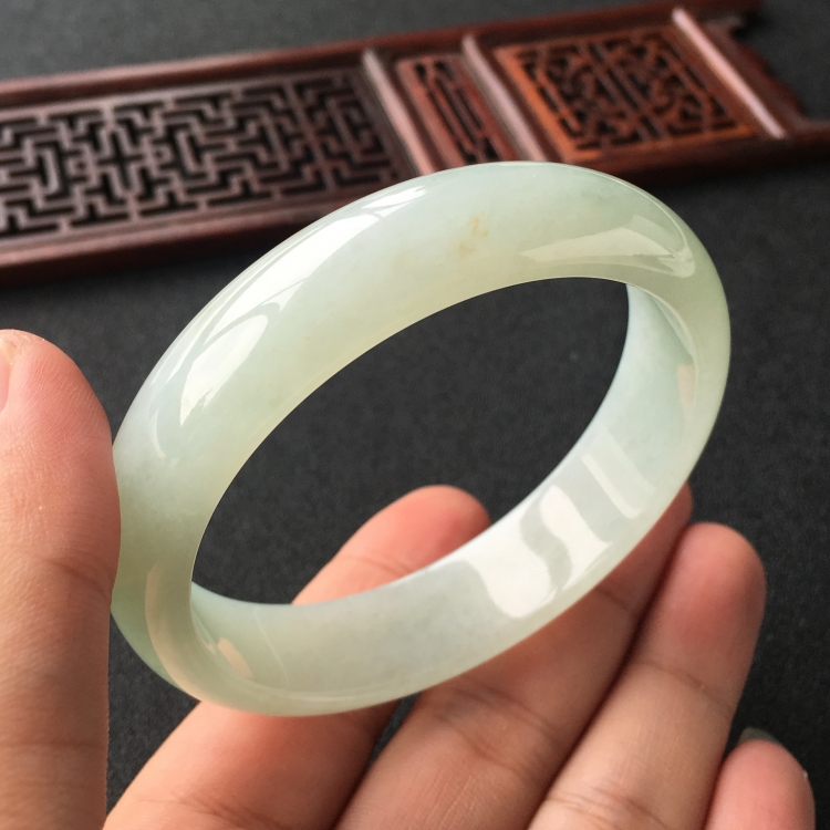 (超值推荐)糯冰种晴水手镯(57.6mm)