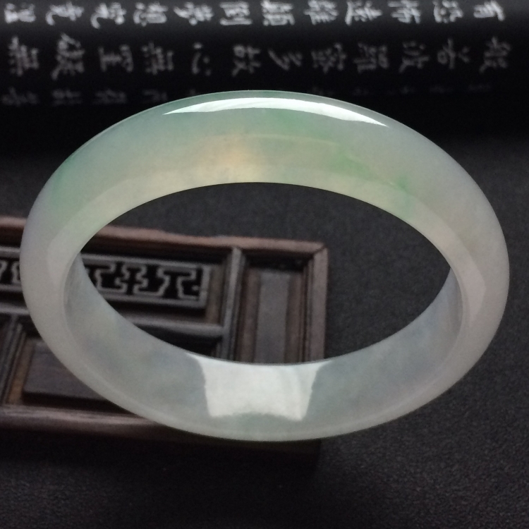 （超值推荐）糯冰种春带彩手镯（55.2mm）