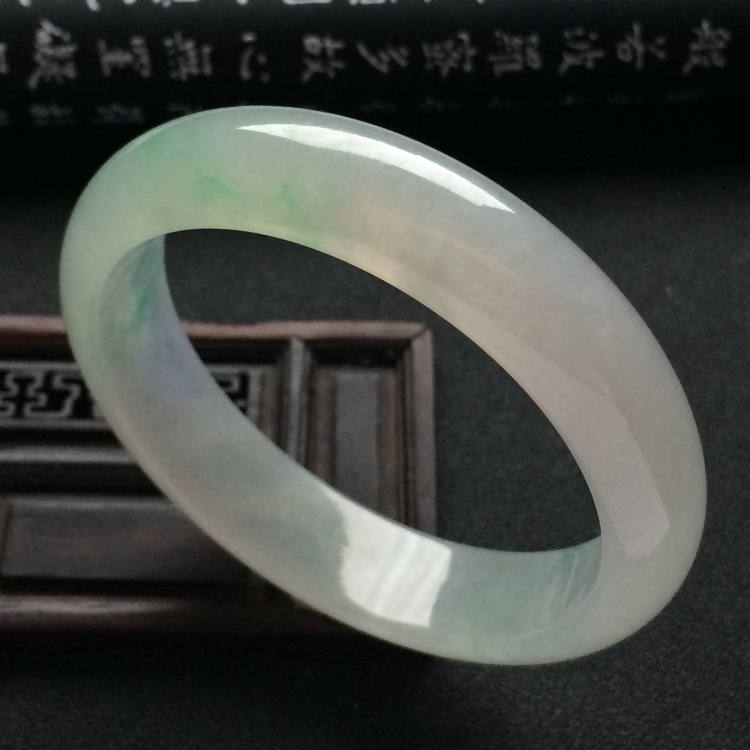 （超值推荐）糯冰种春带彩手镯（55.2mm）