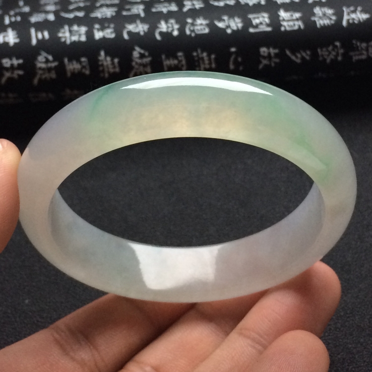 （超值推荐）糯冰种春带彩手镯（55.2mm）