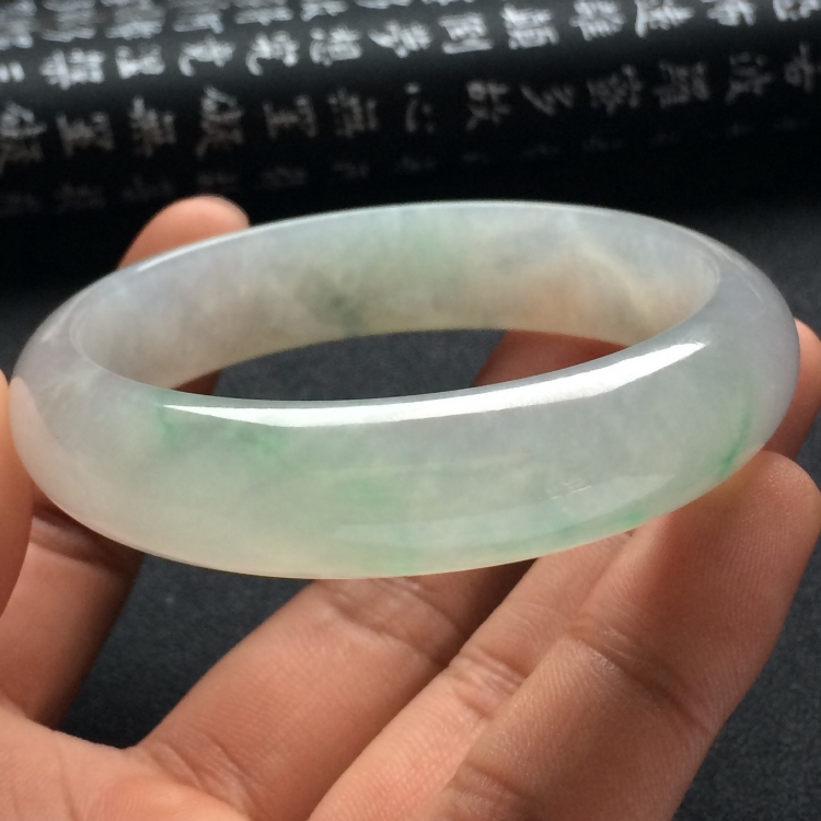 （超值推荐）糯冰种春带彩手镯（55.2mm）