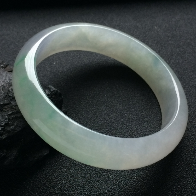 （超值推荐）糯冰种春带彩手镯（55.2mm）