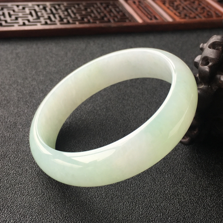 (超值推荐)糯冰种晴水手镯(56.6mm)