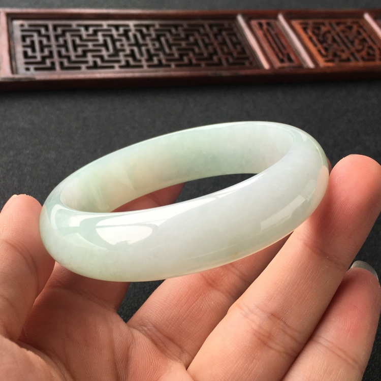 (超值推荐)糯冰种晴水手镯(56.6mm)
