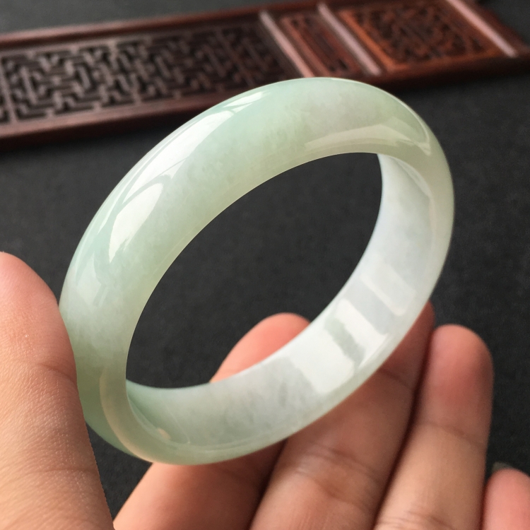 (超值推荐)糯冰种晴水手镯(56.6mm)