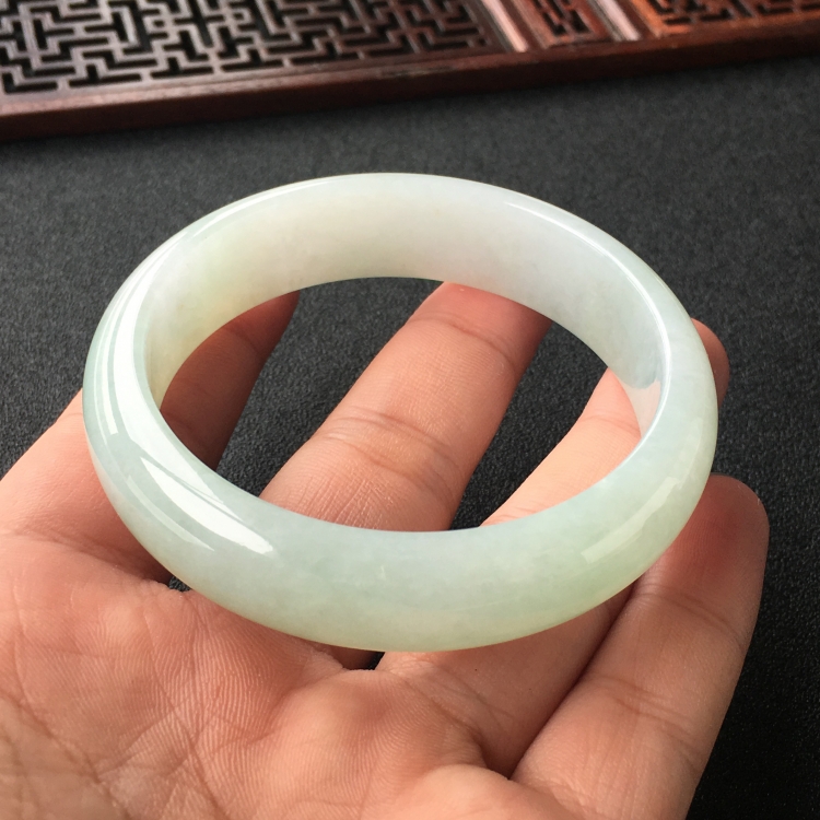 (超值推荐)糯冰种晴水手镯(56.6mm)