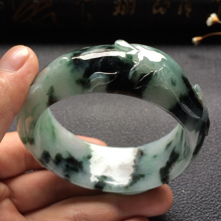（超值推荐）糯冰种飘花年年有余雕花镯（58mm）