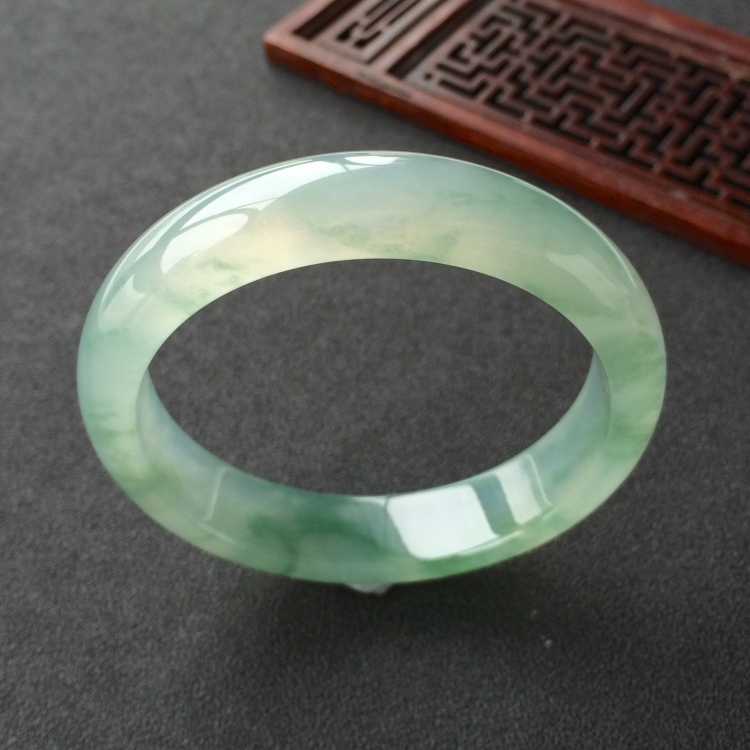 (超值推荐)冰种飘花手镯(56.5mm)