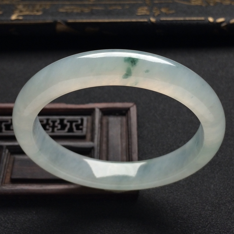 （超值推荐）冰种略飘花手镯（55.4mm）