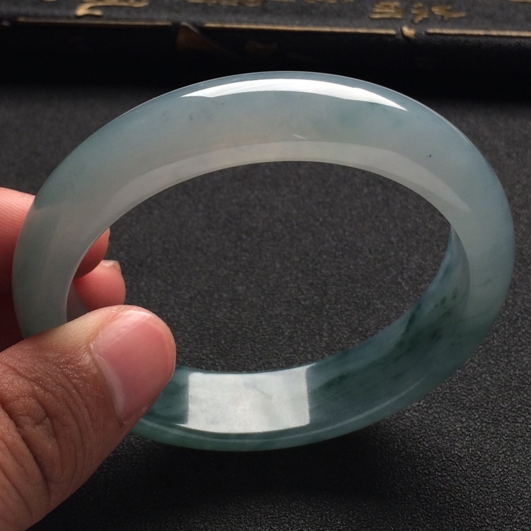 （超值推荐）糯冰种飘花手镯（57.6mm）
