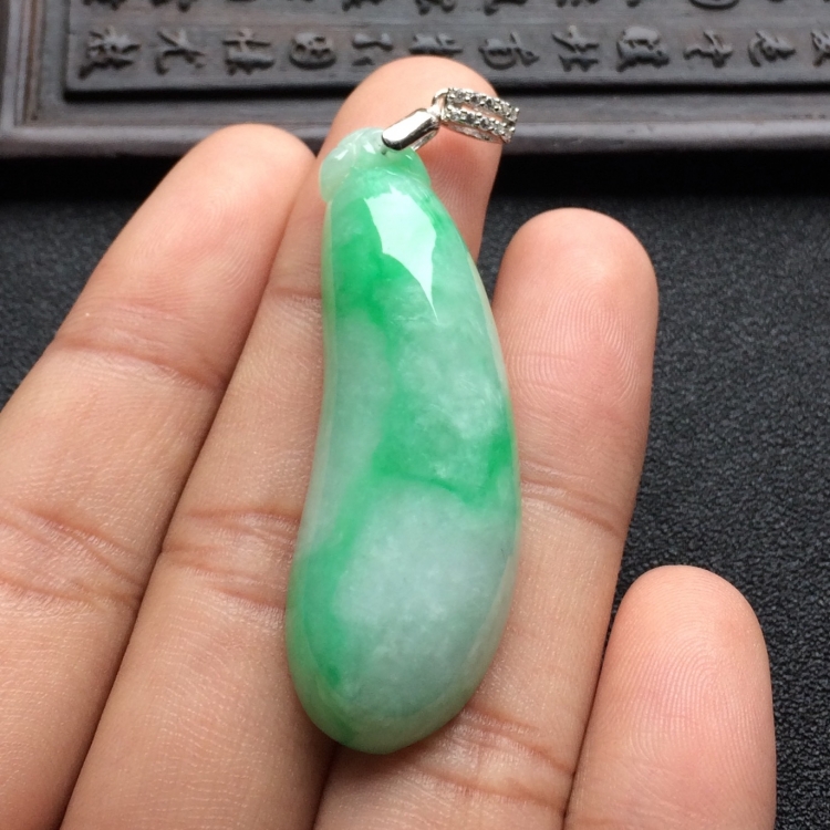 （超值推荐）糯冰种飘翠福瓜挂件