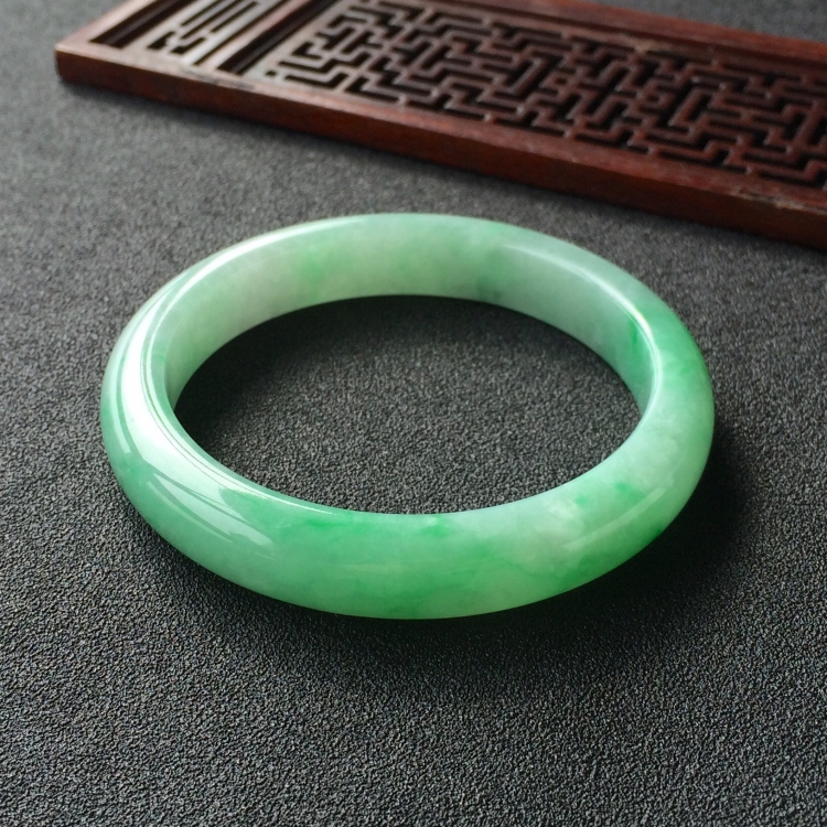 ( 超值推荐)糯冰种飘翠手镯(55mm)