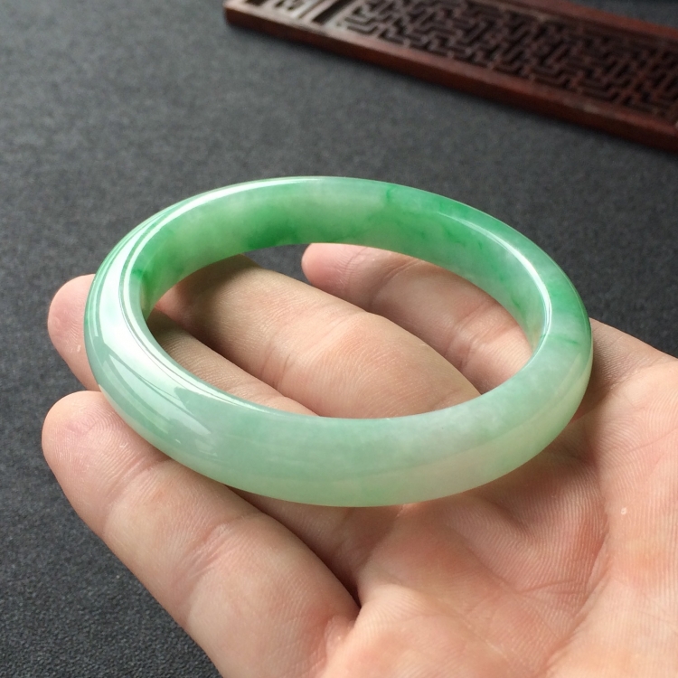 ( 超值推荐)糯冰种飘翠手镯(55mm)