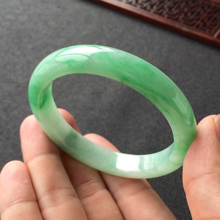 ( 超值推荐)糯冰种飘翠手镯(55mm)