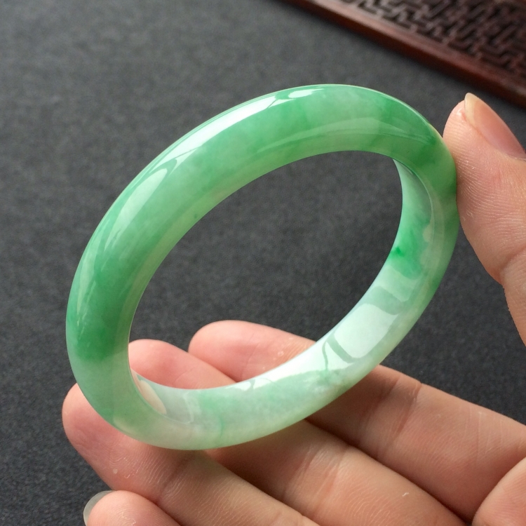 ( 超值推荐)糯冰种飘翠手镯(55mm)