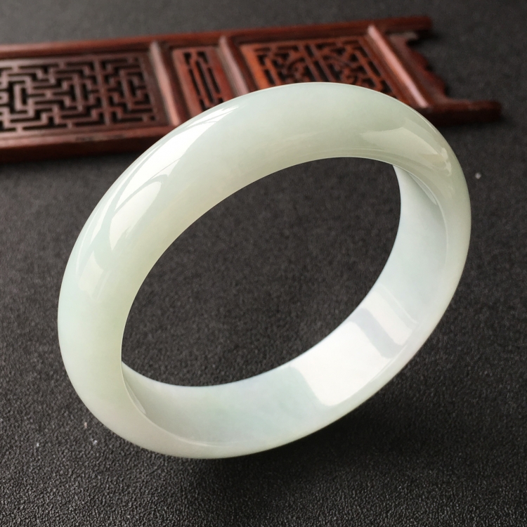 (超值推荐)糯冰种晴水手镯(61.7mm)
