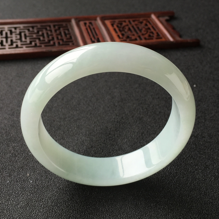 (超值推荐)糯冰种晴水手镯(61.7mm)