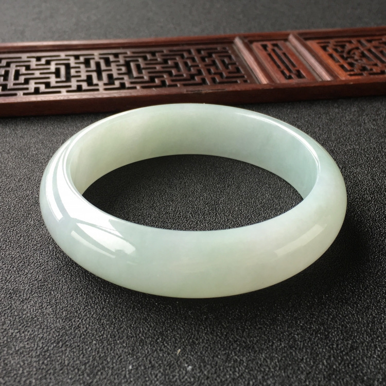 (超值推荐)糯冰种晴水手镯(61.7mm)