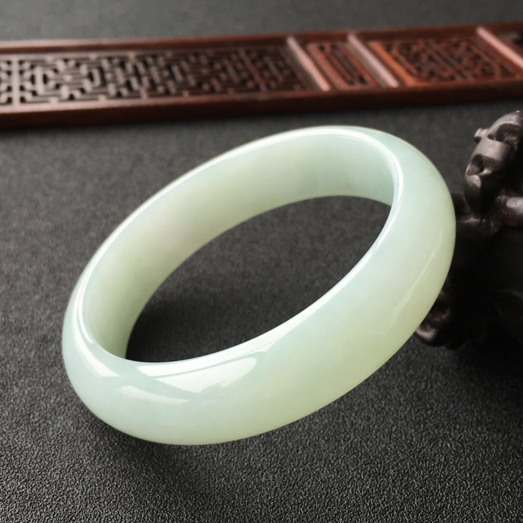 (超值推荐)糯冰种晴水手镯(61.7mm)