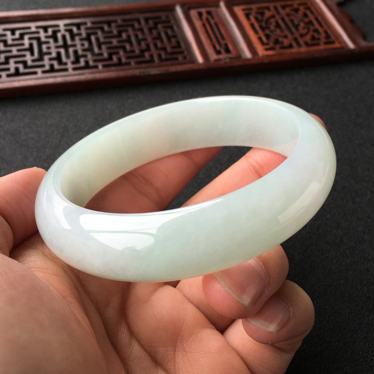(超值推荐)糯冰种晴水手镯(61.7mm)