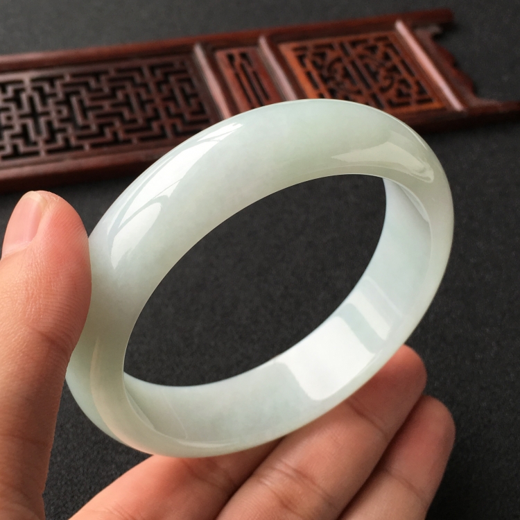 (超值推荐)糯冰种晴水手镯(61.7mm)