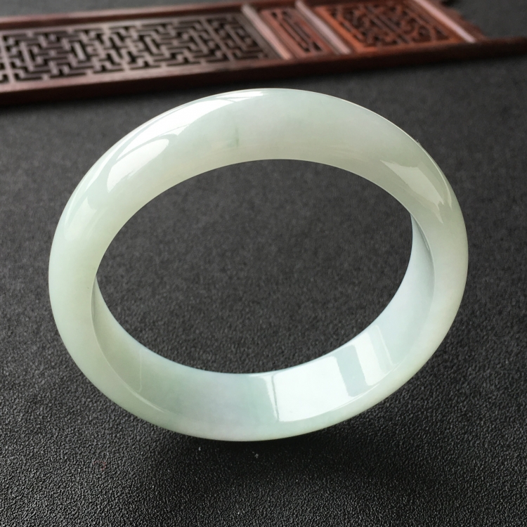 (超值推荐)糯冰种晴水手镯(60.6mm)