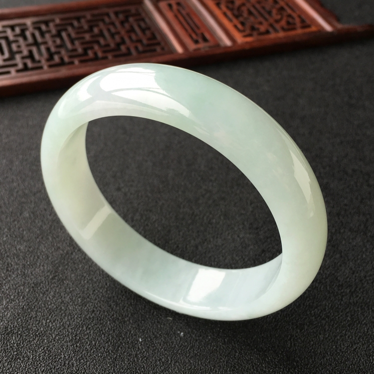 (超值推荐)糯冰种晴水手镯(60.6mm)