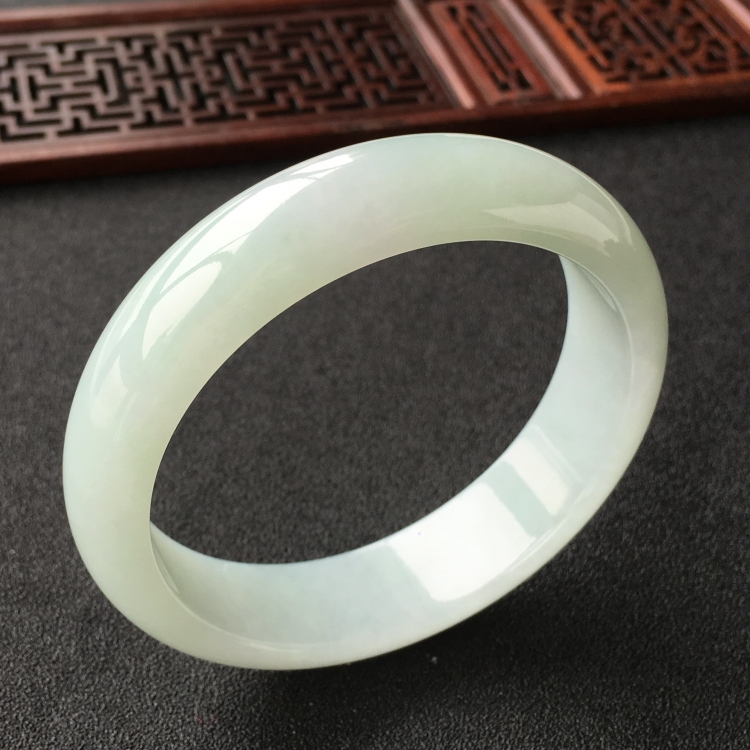 (超值推荐)糯冰种晴水手镯(60.6mm)