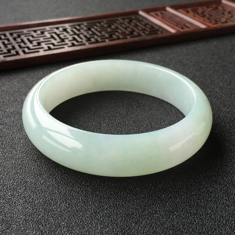 (超值推荐)糯冰种晴水手镯(60.6mm)