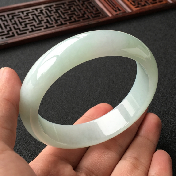 (超值推荐)糯冰种晴水手镯(60.6mm)