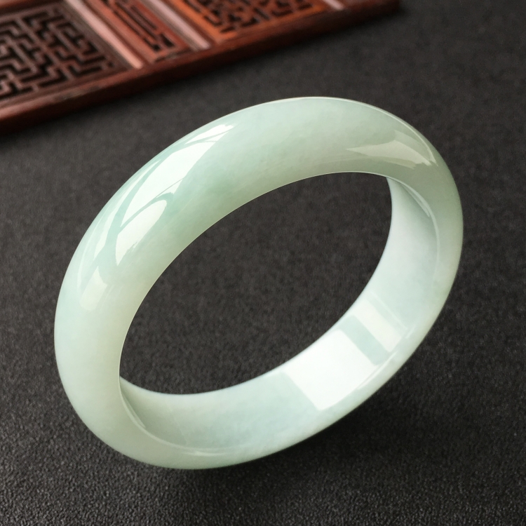 (超值推荐)糯冰种晴水略飘花手镯(59.2mm)